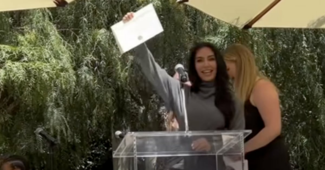 KM Kardashian Atualização da Faculdade de Direito