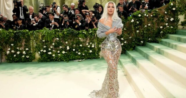 O Kim Kardashian Met Gala Looks ao longo do 532