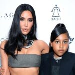 Kim Kardashian passeia para a gala vermelha encontrou o tapete 2025 com estilo com a ajuda do noroeste
