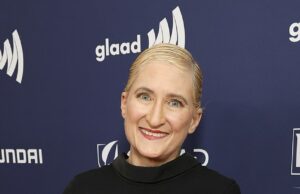Kozmil Eu sou uma cantora de menina morta em 66: Pop Star se apresentou em um filme sem noção Jill Sobula, uma cantora, mais conhecida por seu single pioneiro de 1995, beijei uma garota, morreu aos 66 anos. Sobulla morreu tragicamente em um incêndio em casa em Minneapolis na manhã de quinta -feira, de acordo com a Variety; Na foto em março de 2023 em Beverly Hills