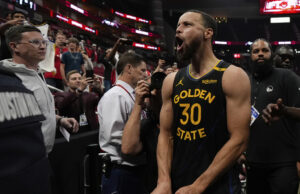 Kurtenbach: Surpresa! Warriors bateu foguetes em uma vitória retumbante Os jogadores do Golden State Warriors reagem ao Buddy Hield's (7) Primeiro trimestre-trapa contra o Houston Rockets no jogo 7 de uma série de playoffs da NBA Basketball na primeira rodada em Houston, domingo, 4 de maio de 2025. (Carlos Avila Gonzalez/San Francisco Chronicle via AP)