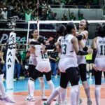 La Salle Lady Spikers comemoram depois de derrotar o UST Golden Tigreses nas quatro finais para avançar para a final do Vôlei feminina da temporada 87 da UAAP.