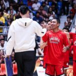 FILE - BARANGAY GINEBRA GIN KINGS 'LA TENORIO Durante um jogo PBA.