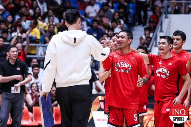 FILE - BARANGAY GINEBRA GIN KINGS 'LA TENORIO Durante um jogo PBA. 