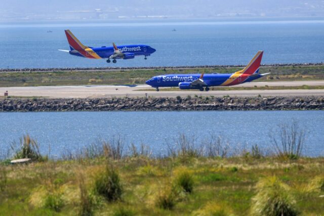 Lee deve exigir mais avaliação da expansão do aeroporto de Oakland



