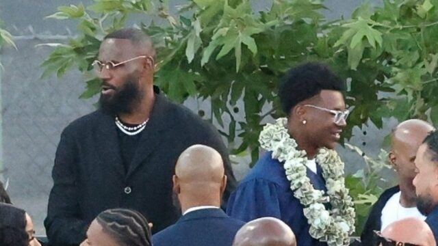 0523-LeBron-James-Oxamblay-Form-Form-Bryce Graduation Cerimônia 2