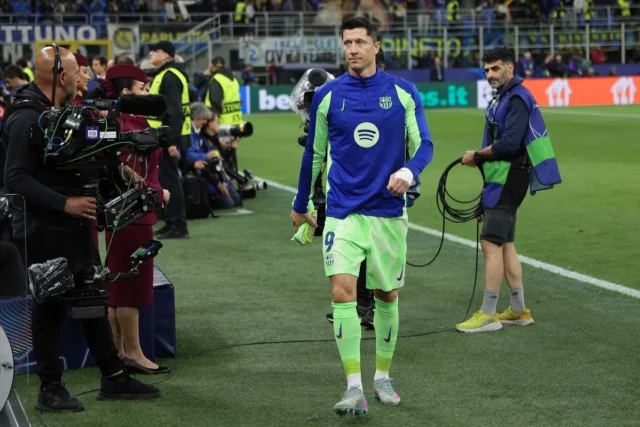 Lewandowski e Szcz's permanecem em Barcelona? Isso não está com antecedência localizado


