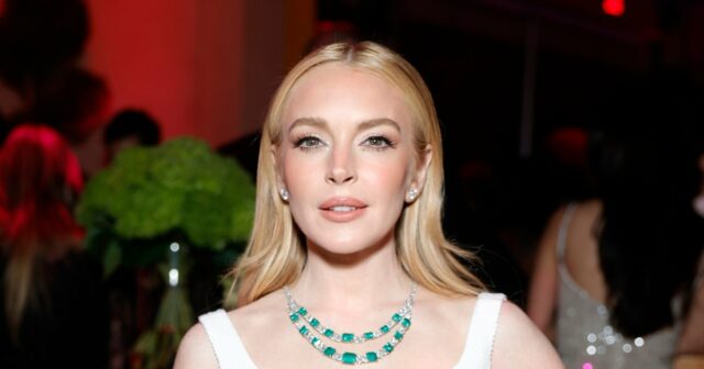Lindsay Lohan mostra um brilho natural de Au em selfie sem maquiagem