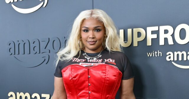 Lizzo mostra shorts de escultura sexy de bumbum após perda de peso
