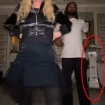 A Madonna, de 66 anos, revelou no banheiro de sua rica casa de US $ 40 milhões por US $ 23.000, enquanto compartilhava Tiktok sobre ela e a namorada mais nova Akeem Morris, 29