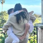 Meghan Markle compartilha uma nova foto de Archie e Lilibet em homenagem ao Dia das Mães