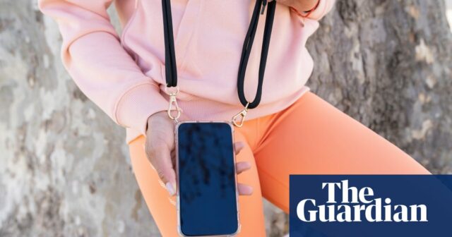 Melhores tiras telefônicas - 15 opções práticas e elegantes para segurar seu dispositivo e manter as mãos livres




