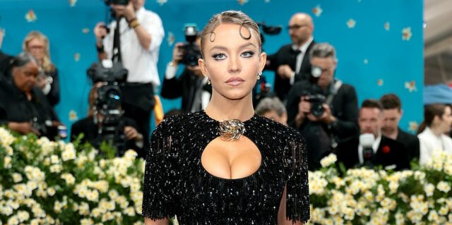 Met Gala Atualizações ao vivo 2025: A aparência de Sydney Sweeney é ridicularizada quando se trata de um tapete vermelho



