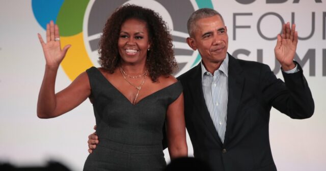 GetTyimages-499830054-Michelle-Obama-mãe