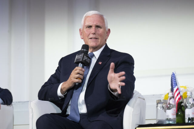 Mike Pens acusa Donald Trump de ignorar a Constituição

