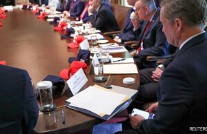 Mike Waltz agora visto usando uma cópia menos segura do aplicativo de sinal na Casa Branca Mike Waltz agora visto usando uma cópia menos segura do aplicativo de sinal na Casa Branca