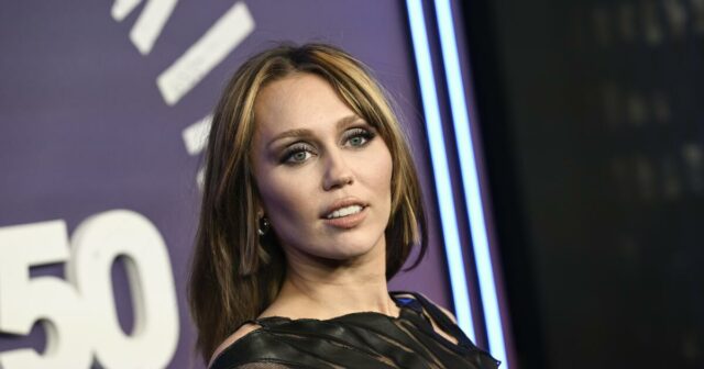 Miley Cyrus, à beira de uma nova era, revela um Miley Cyrus, à beira de uma nova era, revela um susto de saúde 'traumático': 'insuportável'