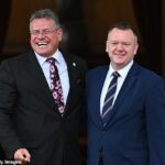 O ministro do Gabinete Nick Thomas-Symonds (à direita) escreveu aos colegas europeus que os chamam para permitir que os britânicos usem e-bar agora. Superior, na semana passada, ele participou da cúpula da UE-UK e do Comissário Europeu de Segurança Econômica e Segurança Econômica Maros Sefcovic (à esquerda)