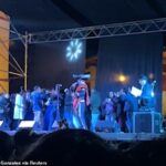 Um cantor de Mariachi começou a se apresentar quando a cena entrou em colapso em uma exposição para comemorar o aniversário da escola de San Nicolás em Huamachuco, Peru, na terça -feira