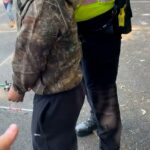 A mãe desesperada acusou a polícia de
