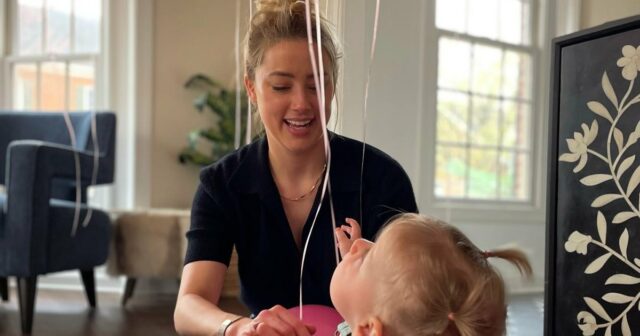 Momentos mais doces de Amber Heard com sua filha Oonagh

