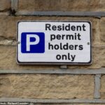 Um novo estudo revelou onde os motoristas do Reino Unido pagam mais por estacionar seus carros na rua do lado de fora de suas casas, enquanto alguns moradores cobraram mais de 1.000 GBP por ano