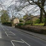 Moramam Road, em Stalbridge, Big Manchester, onde uma mulher de 80 anos morreu depois que seu ciclista a atingiu no domingo, caridade de passeio de Manc