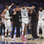 N Tatum (0), New York Knicks em Nova York, os playoffs de basquete da NBA nas semifinais da Conferência Leste da segunda metade do jogo 4 após os feridos.