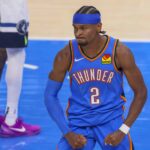 O guarda do Oklahoma City Thunder, Shai Gilgeous-Alexander, reagiu na quinta-feira, 22 de maio de 2025, após um jogo contra o Minnesota Timberwolves na primeira metade da série de playoffs da Conferência Oeste do Basquete da NBA.