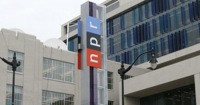 NPR e estações de rádio públicas exigem a Casa Branca de Trump para cortes de fundos

