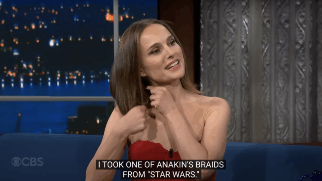 Natalie Portman diz a Stephen Colbert o que ela roubou dos conjuntos de filmes

