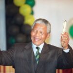 Nelson Mandela vence a eleição em 2 de maio
