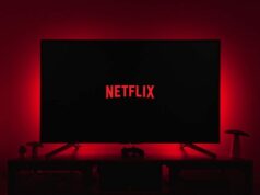 Netflix dobra podcasts de vídeo com acordo iHeartMedia netflix logo on black screen backlit by red glow
