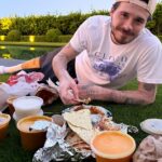 Nicola Peltz compartilhou outro relatório em profundidade sobre o marido Brooklyne Beckham porque eles desfrutaram de um piquenique aconchegante na quarta -feira