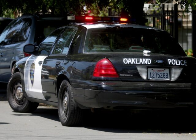No início da manhã de domingo, três pessoas foram baleadas em Uptown em Oakland




