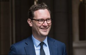 No novo acordo comercial dos EUA-UK, os ministros se recusaram a dar ao direito do Donald Trump de vetar investimentos chineses no Reino Unido. Darren Jones disse que afirmou que a Casa Branca seria capaz de bloquear fontes de dinheiro estrangeiras, elas eram