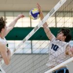 Pavel Znentarovsky (10), de Branham, bloqueia a bola contra Cooper Smith (10) de Leigh durante as semifinais das regiões regionais Norac III na Leigh High School, em San Joseu, Califórnia, na quinta -feira, 2 de maio de 2025 (Grupo de Notícias Hammond/Bay Area)