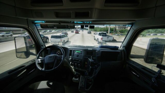 Os caminhões sem motorista estão oficialmente executando suas primeiras rotas regulares de longo curso. (Cortesia de Aurora via CNN Newsource)
