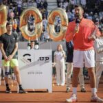 Novak Djokovic, da Sérvia, celebra a vitória dos singles masculinos contra Hubert Hurkacz contra a Polônia no torneio de tênis Open ATP 250 Genebra Open em Genebra em 24 de maio de 2025.