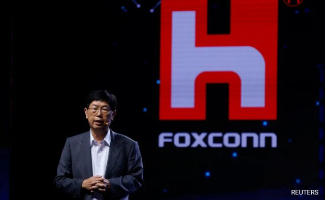 O CEO da Foxconn prevê que a IA generativa excluirá empregos em baixo nível de produção

