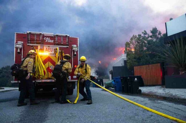 O Cal Fire receberá fundos por vários bombeiros de um ano no orçamento do estado da Califórnia?

