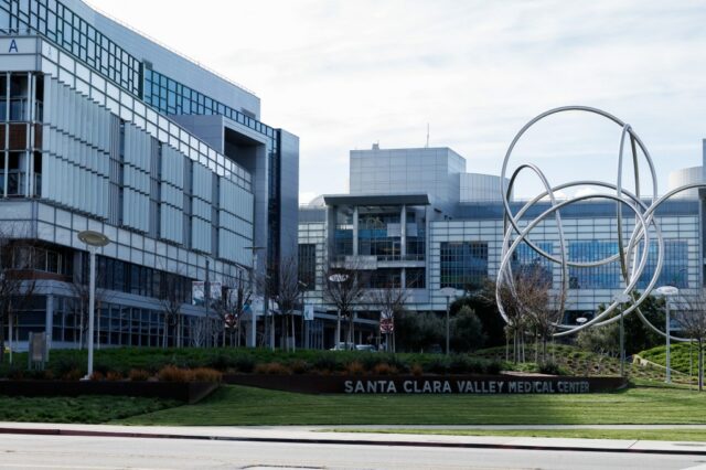 O Condado de Santa Clara quer mudar seu modelo de mídia, mas o plano de saúde da família chama de "download inimigo"

