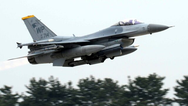 O Ministério do Estado aprova a venda de helicópteros no valor de US $ 1,4 bilhão, peças F-16 para os Emirados Árabes Unidos antes de visitar Trump

