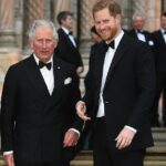 Charles e seu filho príncipe Harry juntos no Museu Histórico Natural de Londres em 2019