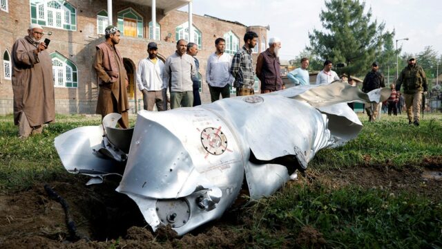 O Paquistão afirma que ele abordou aeronaves de caça indianas e chama a greve indiana de "ato de guerra".



