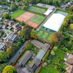 O Posh Tennis Club, sujeito ao apartamento de Novobuild, alegando que aumentaria o naufrágio de queixas de ruído que já estão enfrentando os sons de "tiro" das bolas que são afetadas e a queda "constante" de usuários de usuários