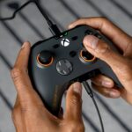 Scuf Valor Pro Controller e as pás na parte traseira