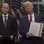 O 'SNL Cold Open' transforma os primeiros 100 dias de cargo de Trump em uma Bonanza de Ordem Executiva
