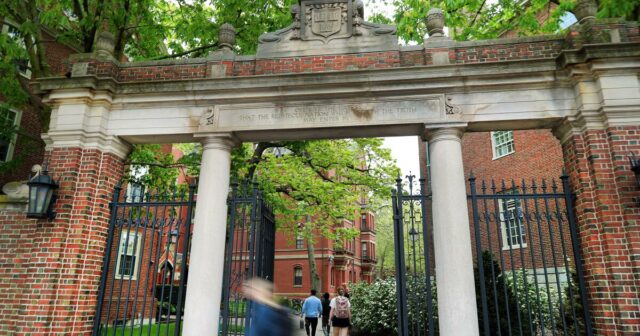 O ataque de Trump a Harvard para bloquear estudantes internacionais levantam medos nos campi da Califórnia


