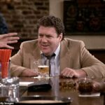 A saúde do ícone de George Wendt morreu aos 76 anos - está na exposição retratada como Norm Peterson
